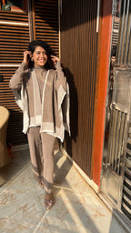 Pebble coord with cape